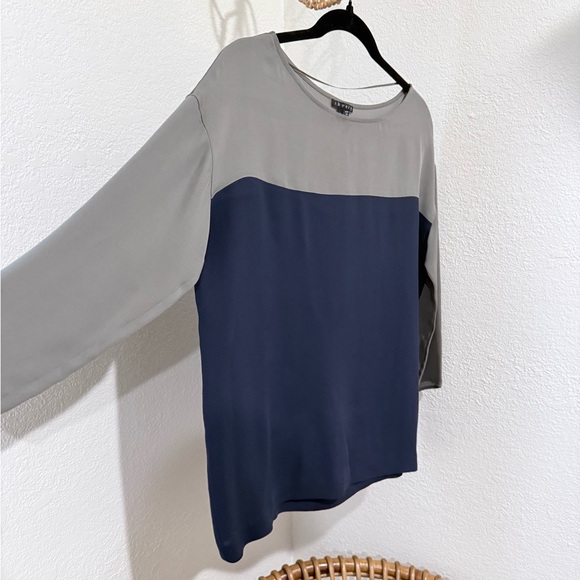 Theory Grey & Navy Colorblock Silk 3/4 Blouse - Picture 2 of 6